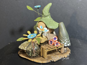 Gnome figurine of a florist